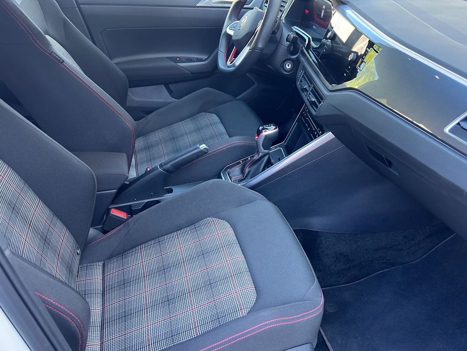 Volkswagen Polo 2025 г. Белый, пробег 25940 км