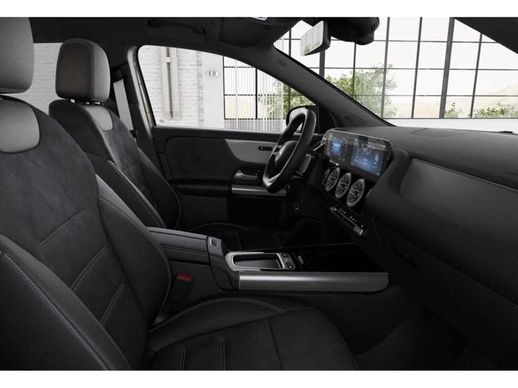 Mercedes-Benz GLA 200 2025 г. Серый, пробег 12720 км