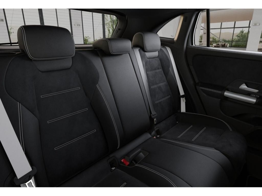 Mercedes-Benz GLA 200 2025 г. Серый, пробег 12720 км