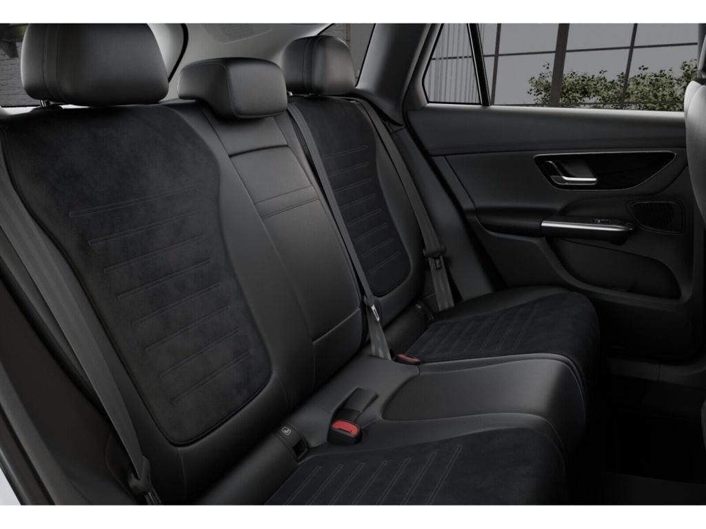 Mercedes-Benz GLC 200 2025 г. Белый, пробег 10866 км