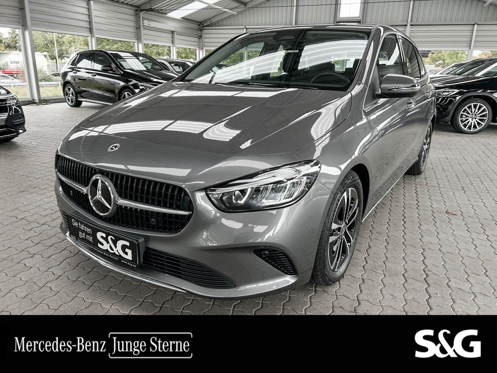 Mercedes-Benz B 200 2023 г. Серый, пробег 21180 км