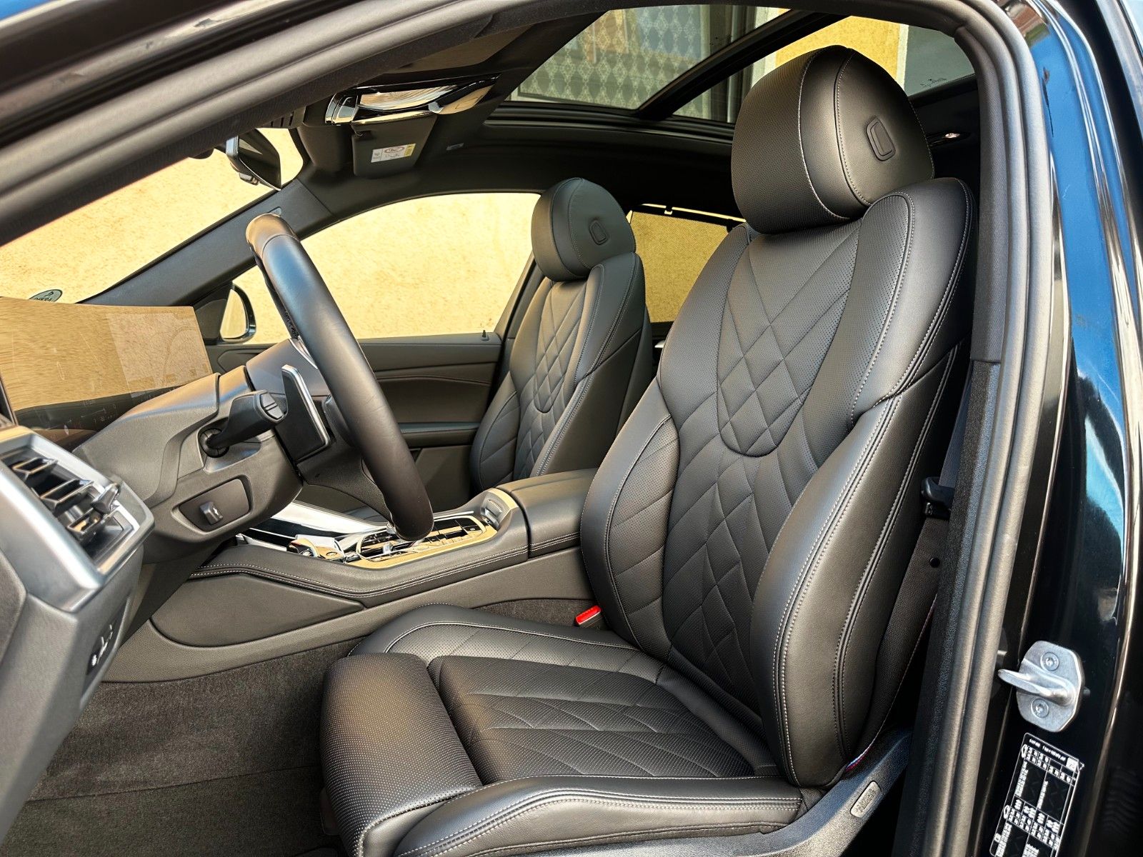 BMW X6 2023 г. Чёрный, пробег 54000 км