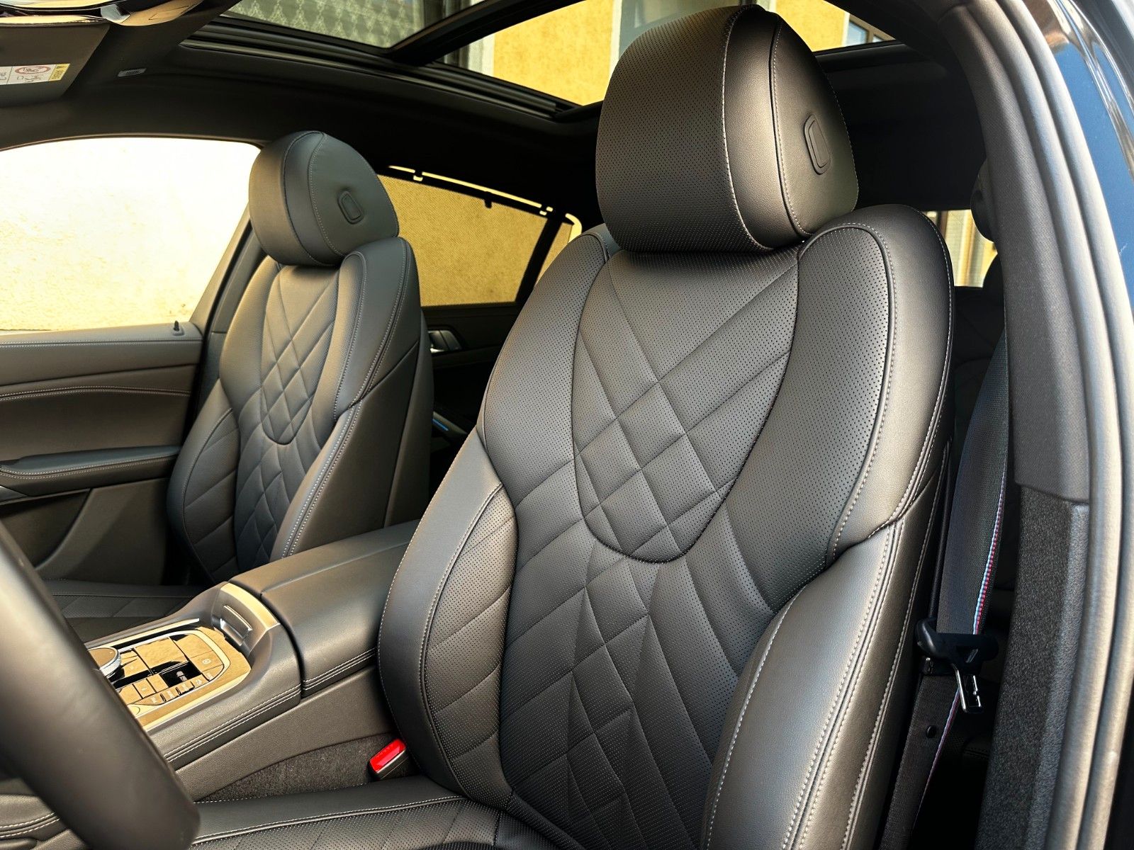 BMW X6 2023 г. Чёрный, пробег 54000 км