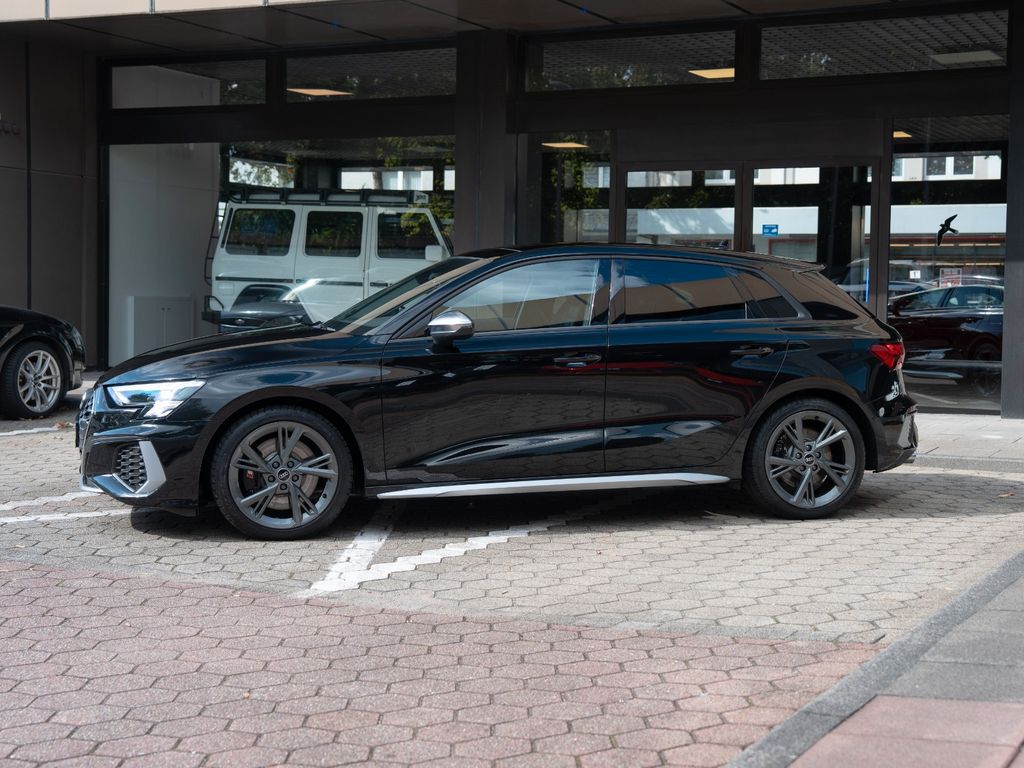 Audi S3 2022 г. Чёрный, пробег 10060 км