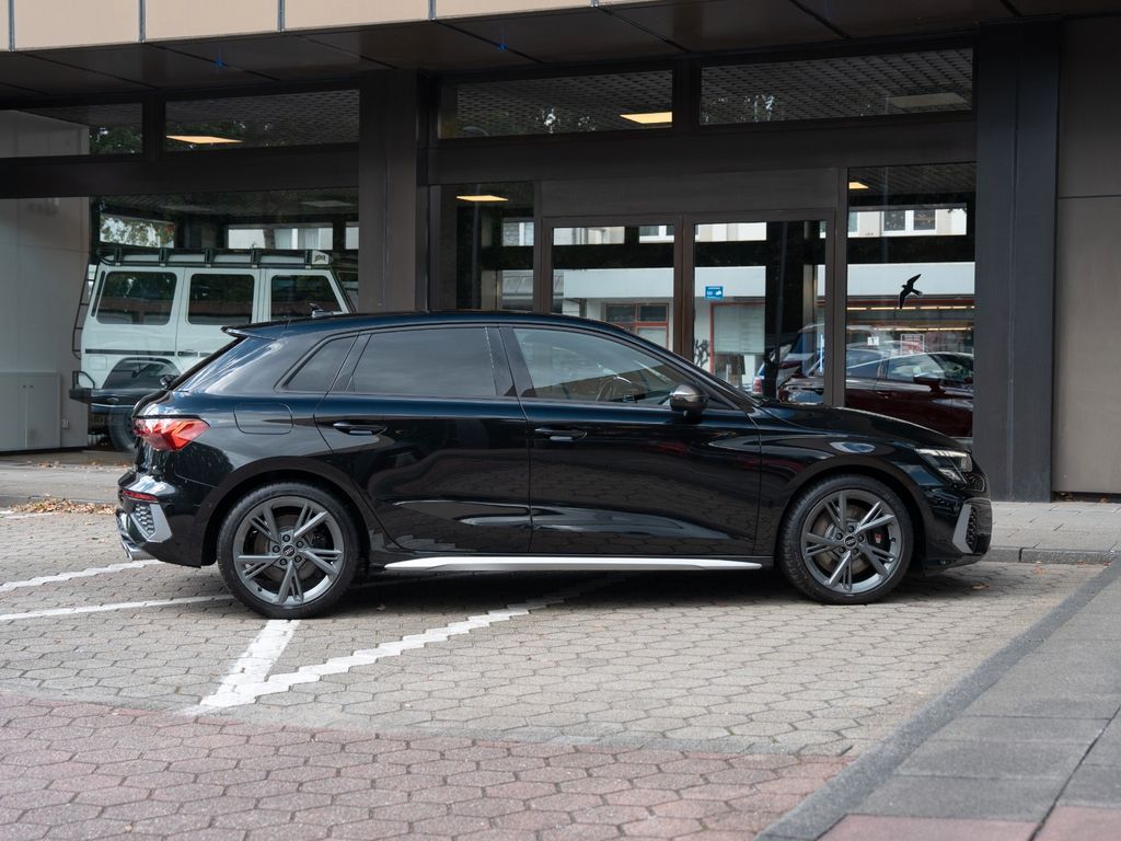 Audi S3 2022 г. Чёрный, пробег 10060 км