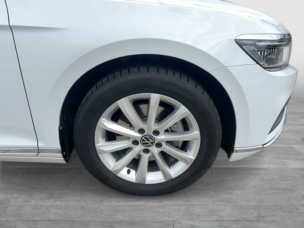Volkswagen PASSAT VARIANT 2022 г. Белый, пробег 24500 км