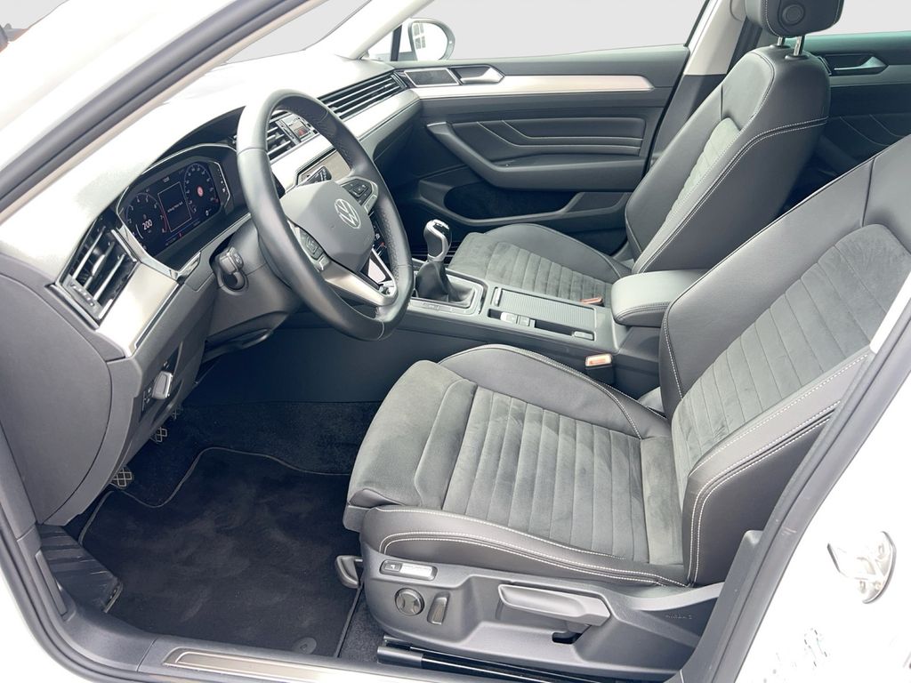 Volkswagen PASSAT VARIANT 2022 г. Белый, пробег 24500 км