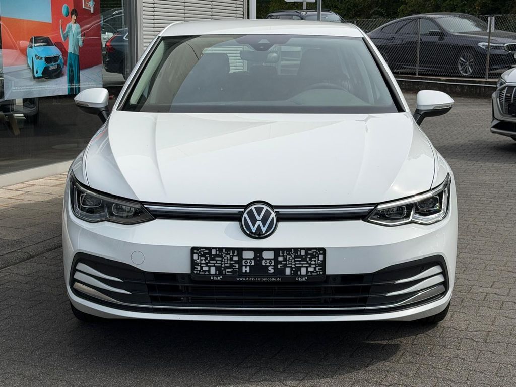 Volkswagen Golf 2024 г. Белый, пробег 39840 км