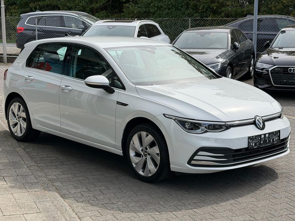 Volkswagen Golf 2024 г. Белый, пробег 39840 км