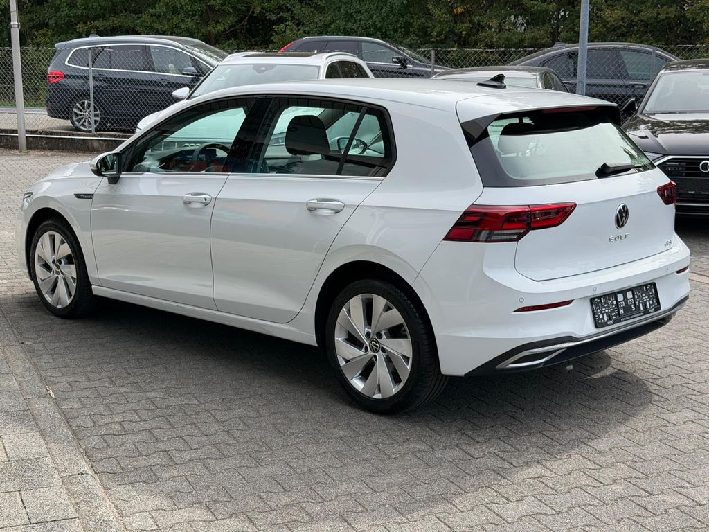 Volkswagen Golf 2024 г. Белый, пробег 39840 км