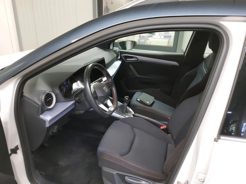SEAT Arona 2022 г. Белый, пробег 37159 км
