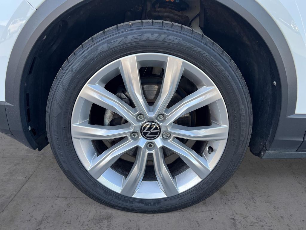 Volkswagen T-Roc 2022 г. Белый, пробег 37950 км