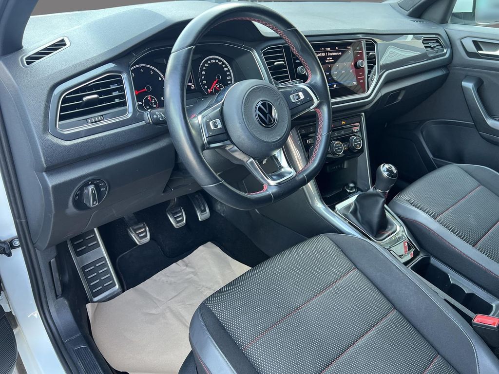Volkswagen T-Roc 2022 г. Белый, пробег 37950 км