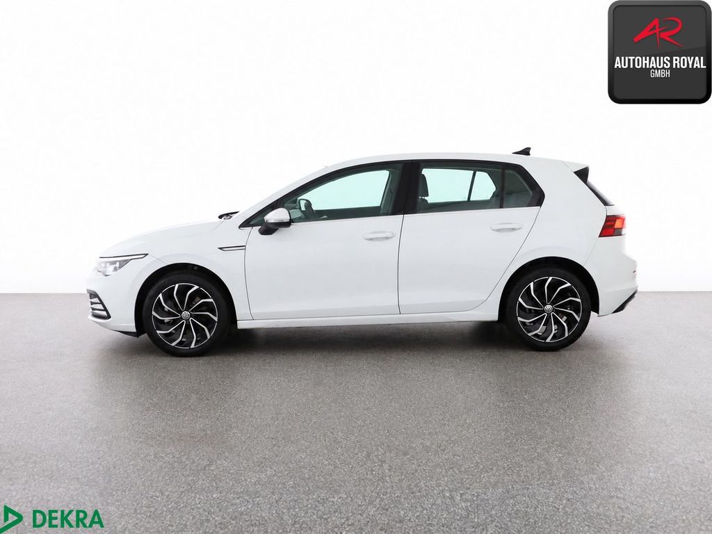Volkswagen Golf 2024 г. Белый, пробег 22634 км