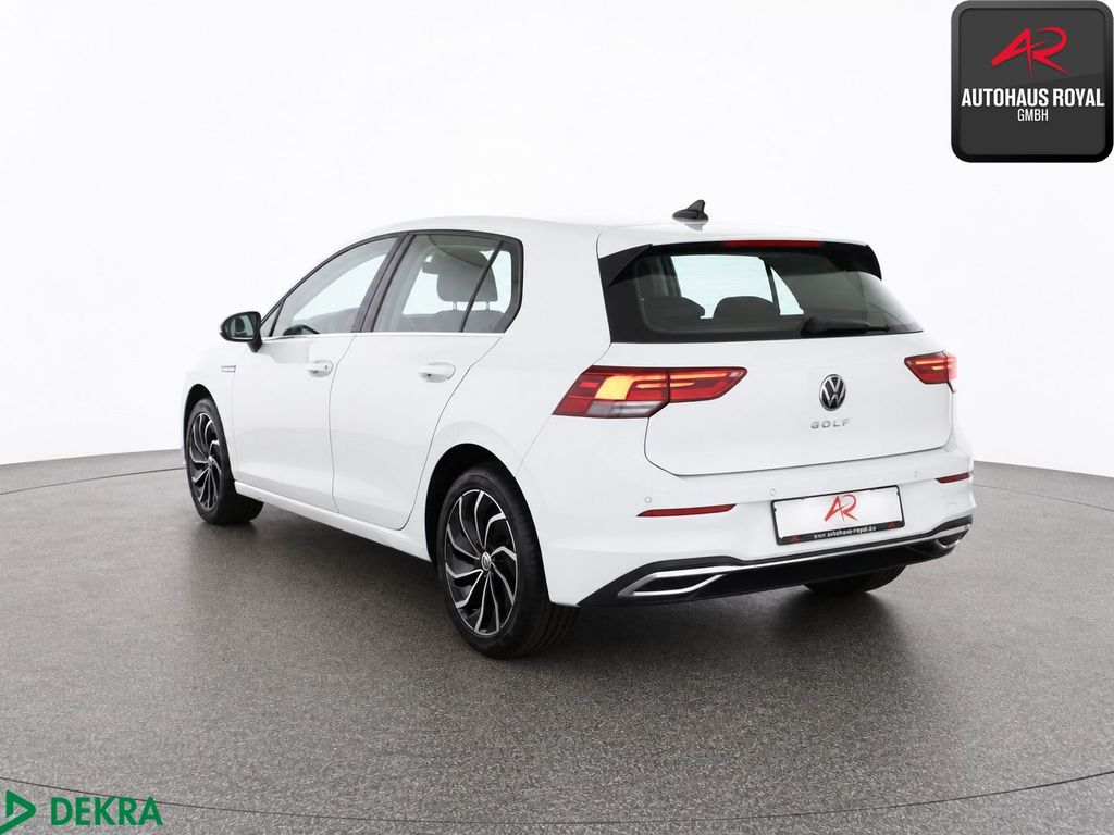 Volkswagen Golf 2024 г. Белый, пробег 22634 км
