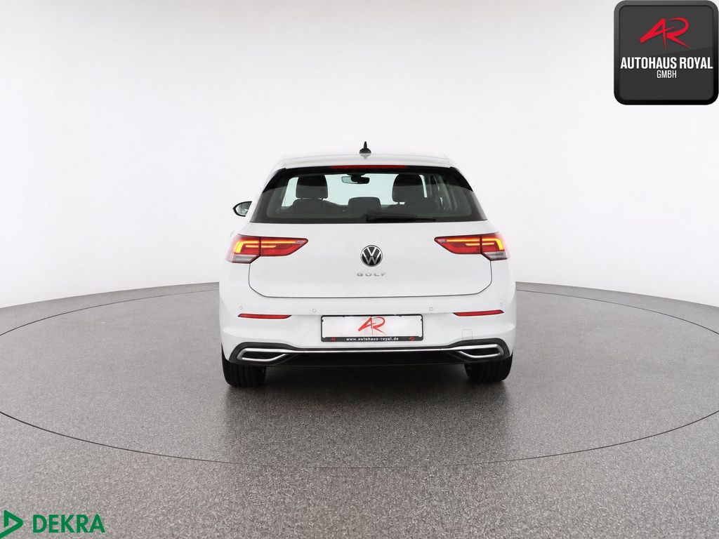 Volkswagen Golf 2024 г. Белый, пробег 22634 км