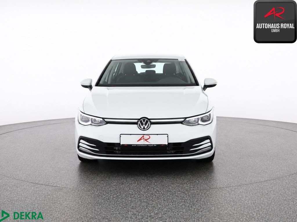 Volkswagen Golf 2024 г. Белый, пробег 22634 км
