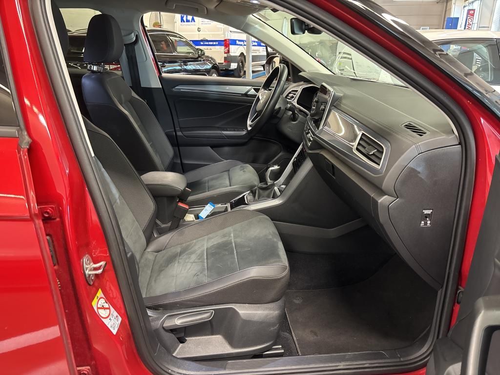 Volkswagen T-Roc 2024 г. Красный, пробег 42299 км