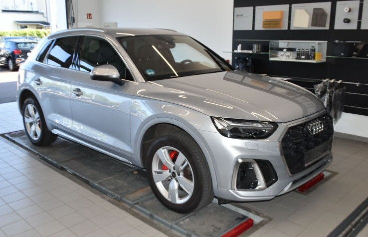 Audi Q5 2023 г. Серебристый, пробег 43100 км