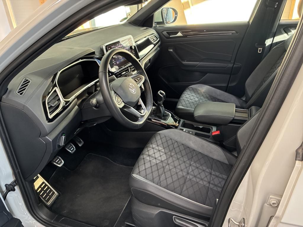Volkswagen T-Roc 2024 г. Серый, пробег 27301 км