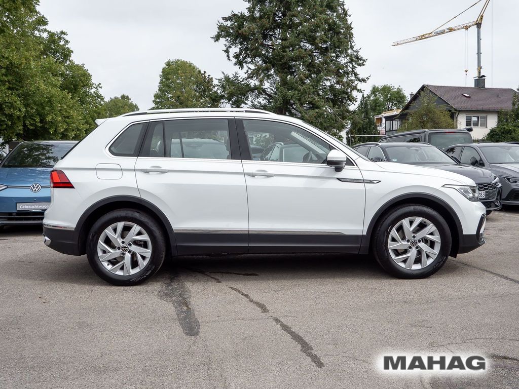 Volkswagen Tiguan 2023 г. Белый, пробег 33794 км