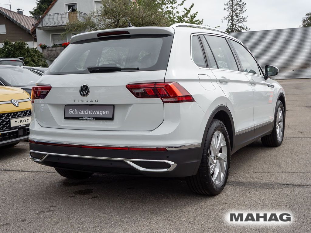 Volkswagen Tiguan 2023 г. Белый, пробег 33794 км