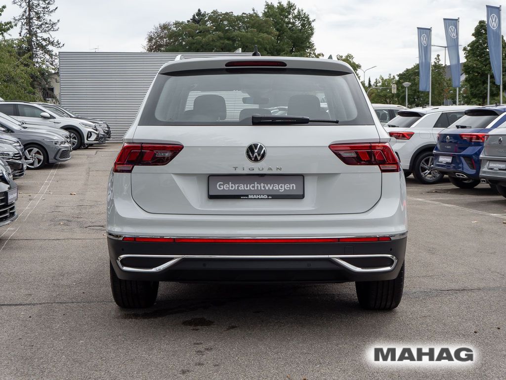 Volkswagen Tiguan 2023 г. Белый, пробег 33794 км