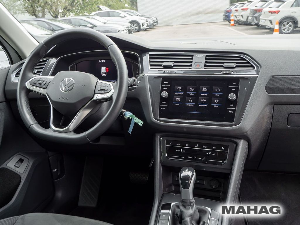 Volkswagen Tiguan 2023 г. Белый, пробег 33794 км