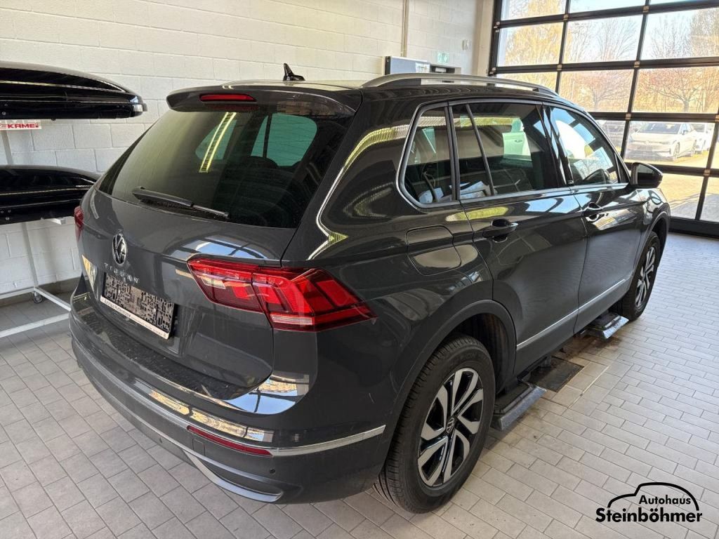 Volkswagen Tiguan 2022 г. Серый, пробег 39905 км