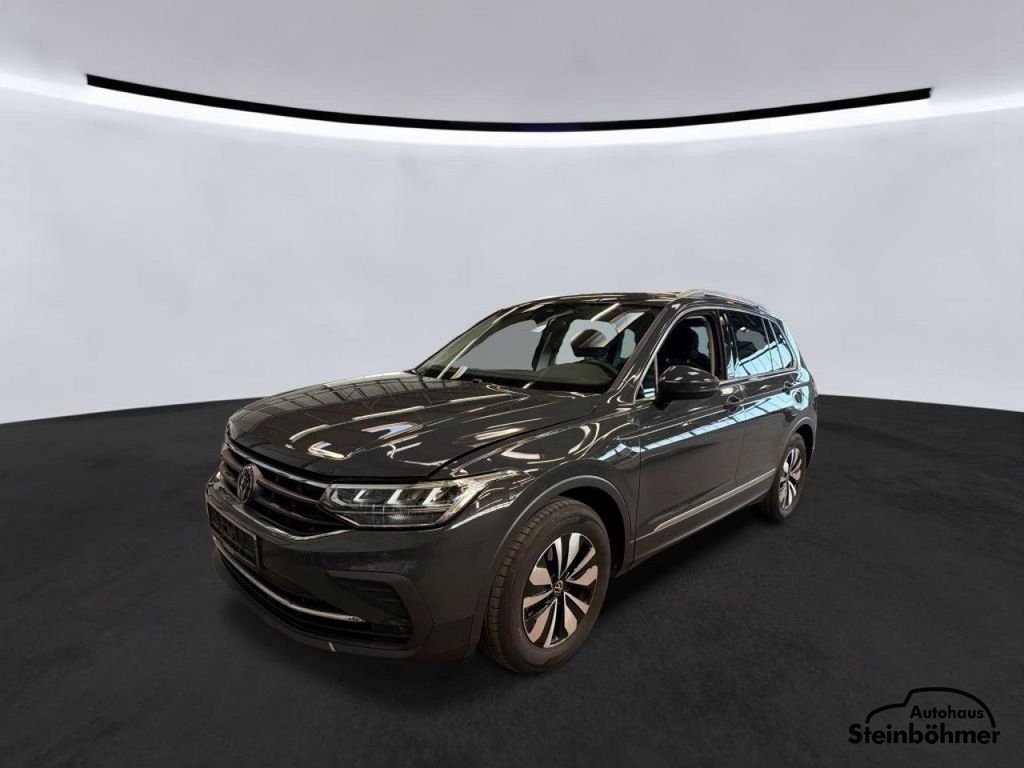 Volkswagen Tiguan 2023 г. Серый, пробег 40751 км