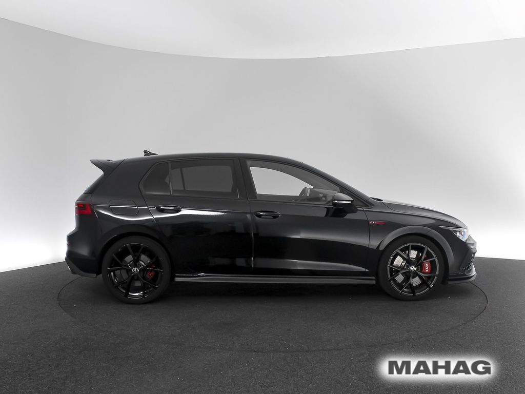 Volkswagen Golf 2023 г. Чёрный, пробег 39784 км