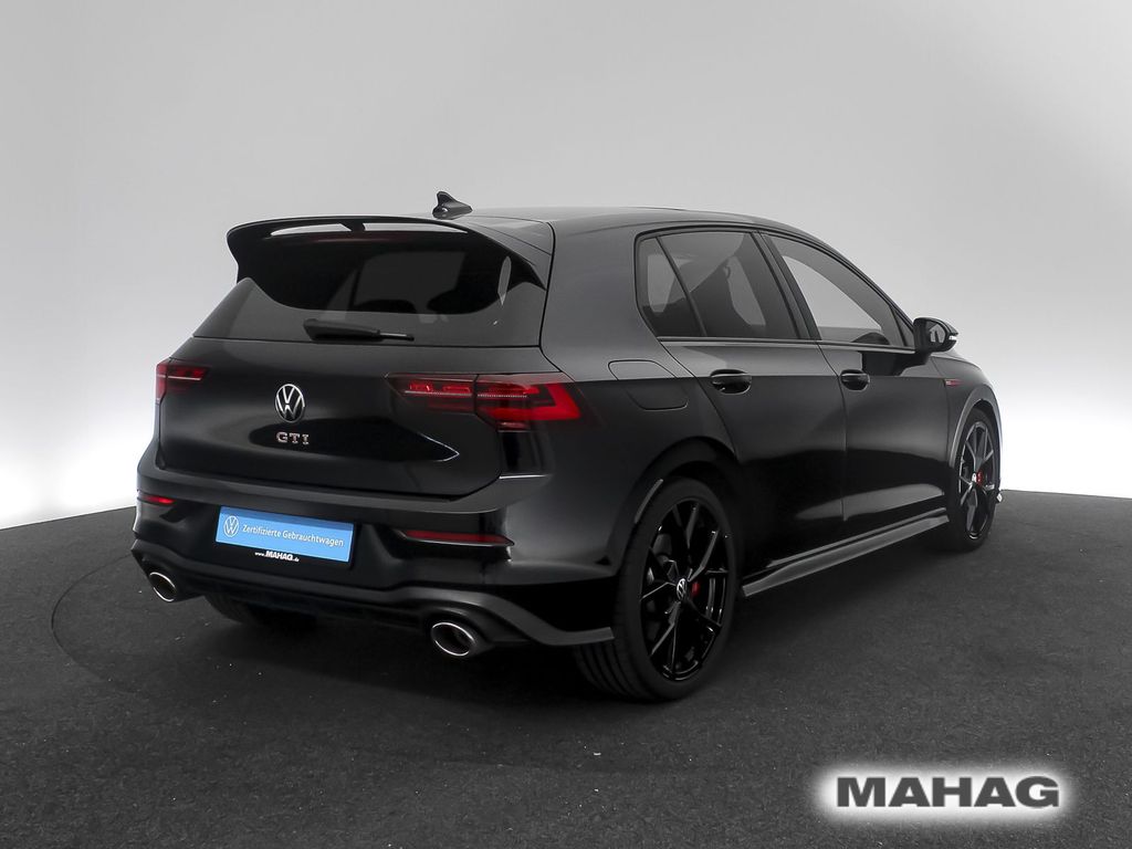 Volkswagen Golf 2023 г. Чёрный, пробег 39784 км