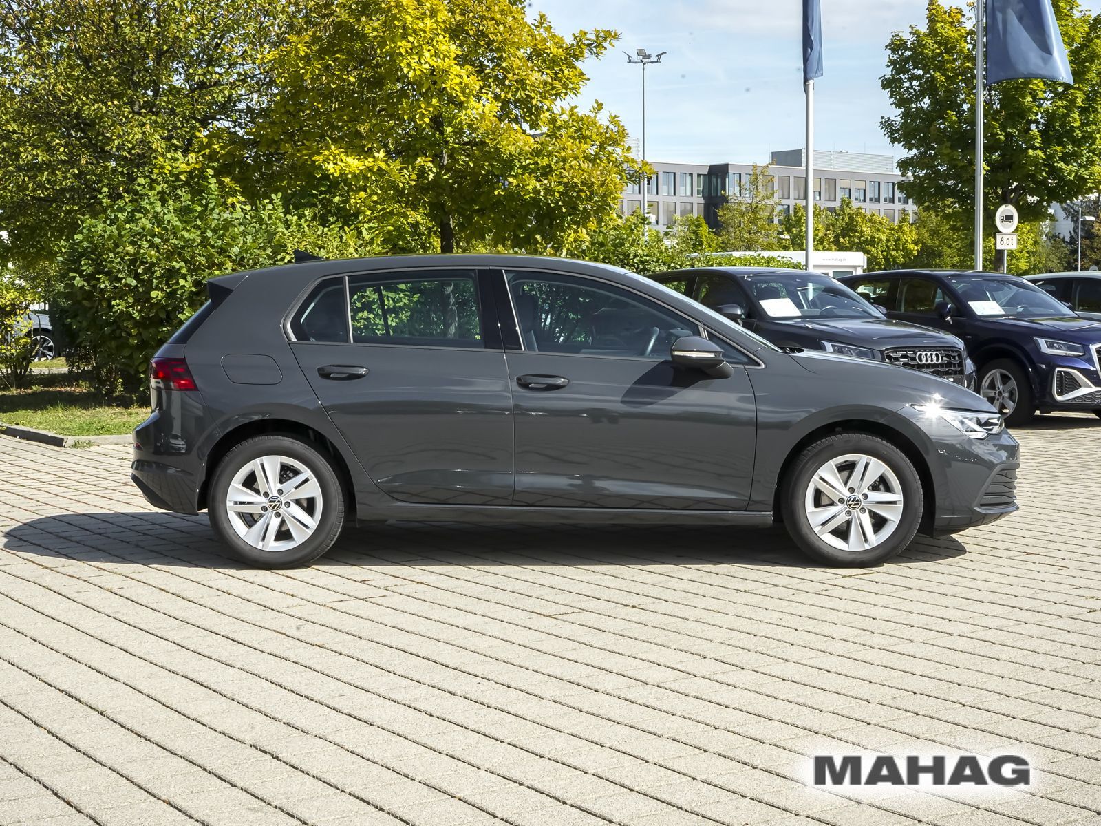 Volkswagen Golf 2023 г. Серый, пробег 30522 км