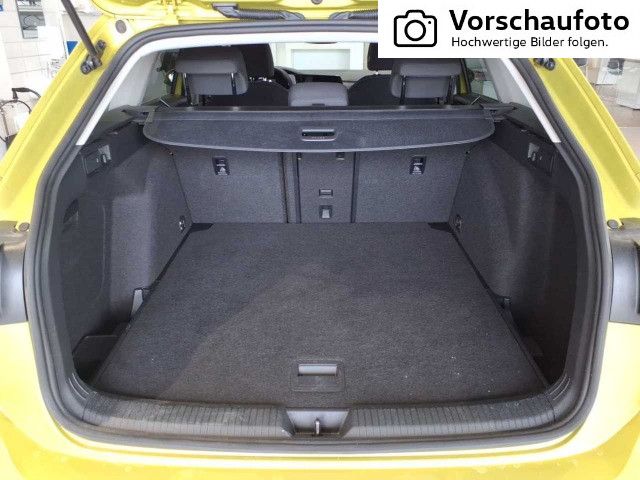 Volkswagen Golf 2023 г. Жёлтый, пробег 46378 км