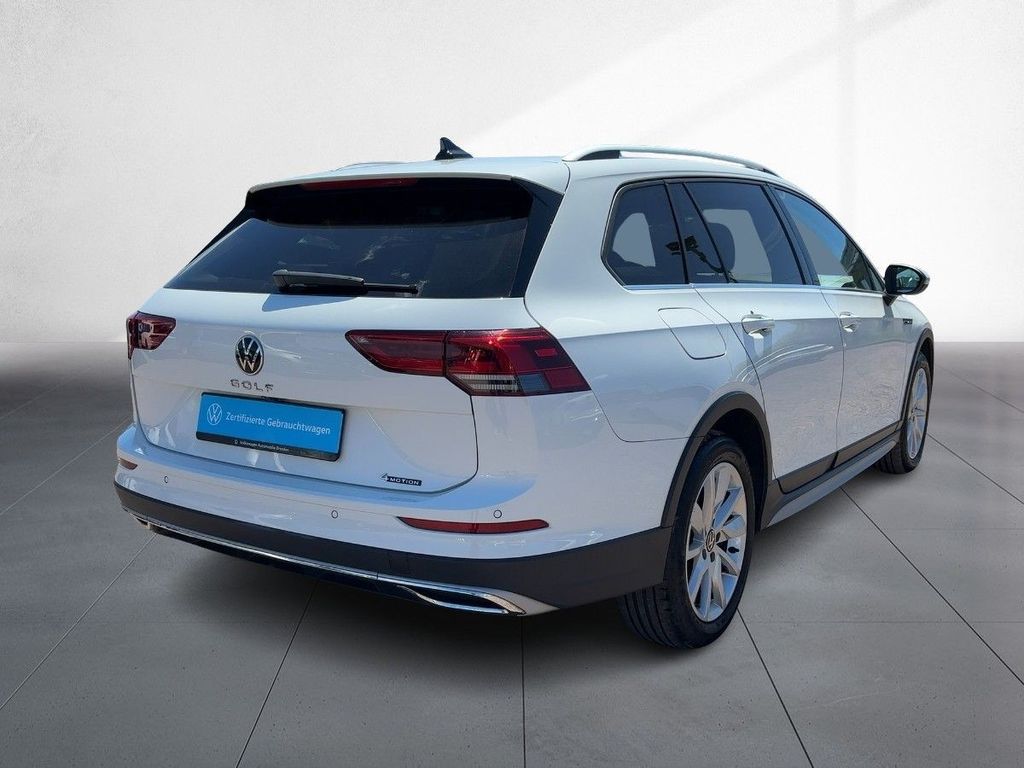 Volkswagen Golf 2024 г. Белый, пробег 50868 км