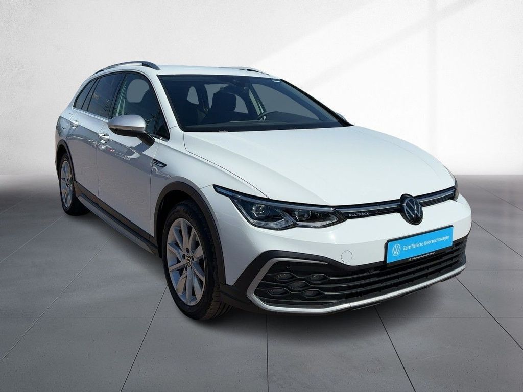 Volkswagen Golf 2024 г. Белый, пробег 50868 км