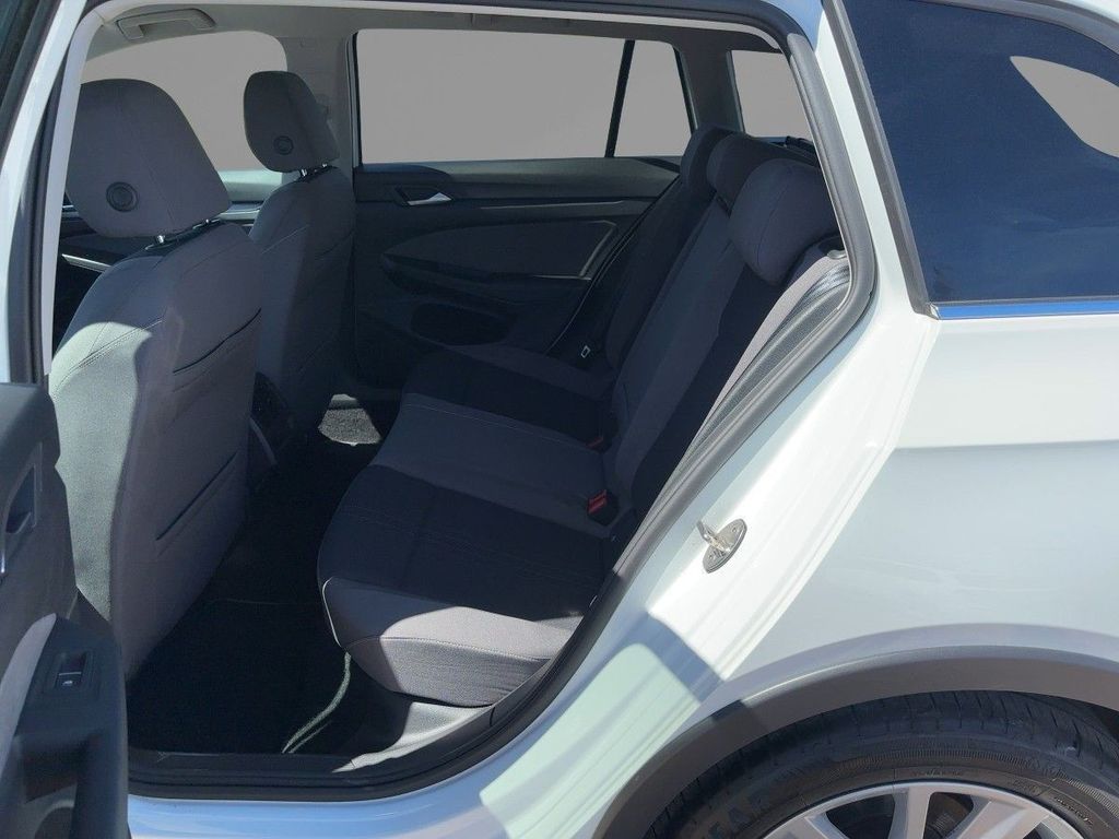 Volkswagen Golf 2024 г. Белый, пробег 50868 км
