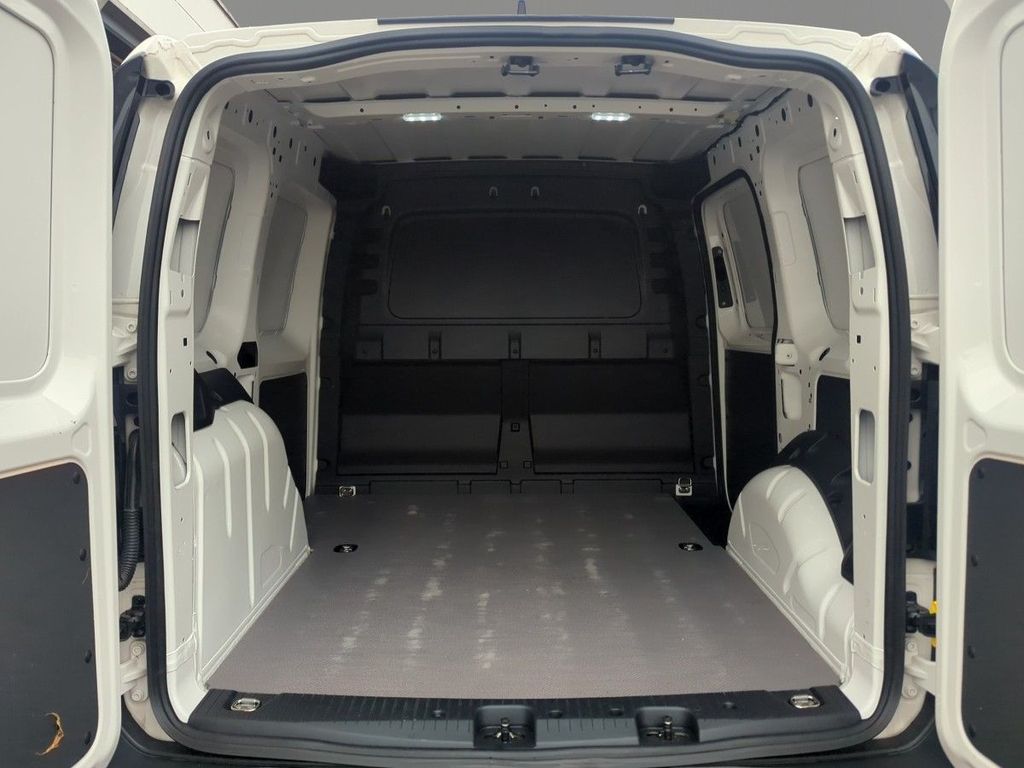 Volkswagen Caddy 2022 г. Белый, пробег 43822 км