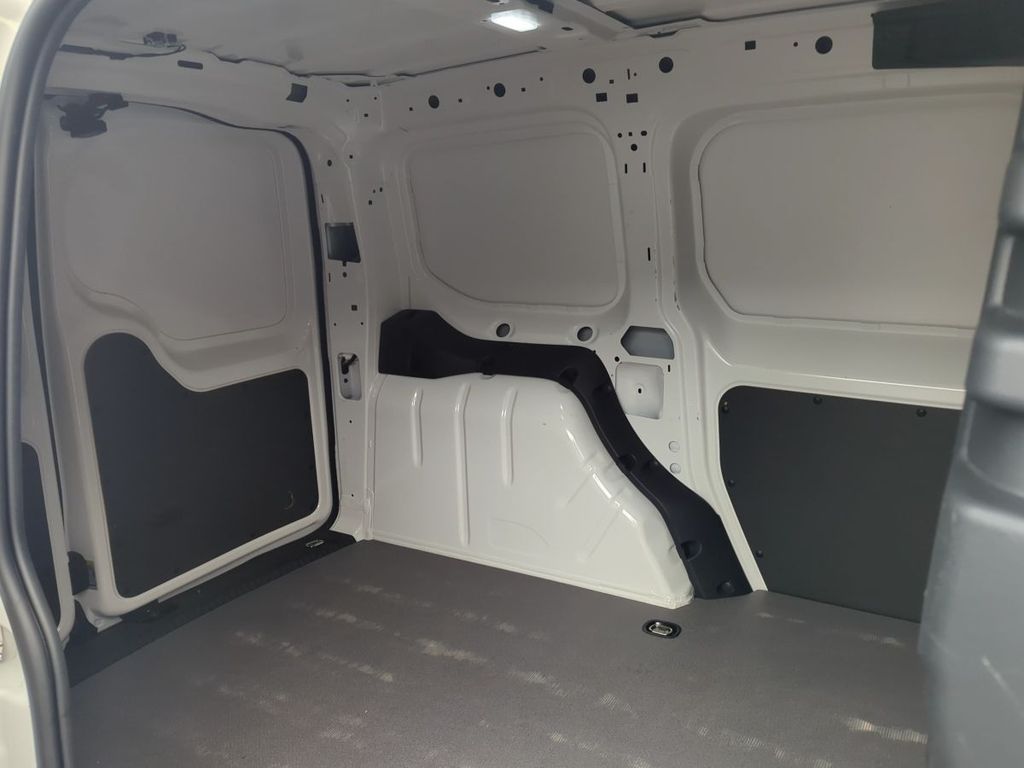 Volkswagen Caddy 2022 г. Белый, пробег 43822 км