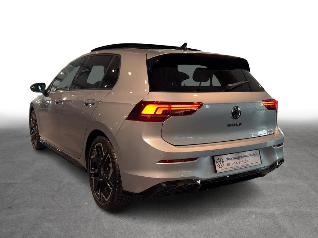 Volkswagen Golf 2025 г. Серебристый, пробег 18960 км