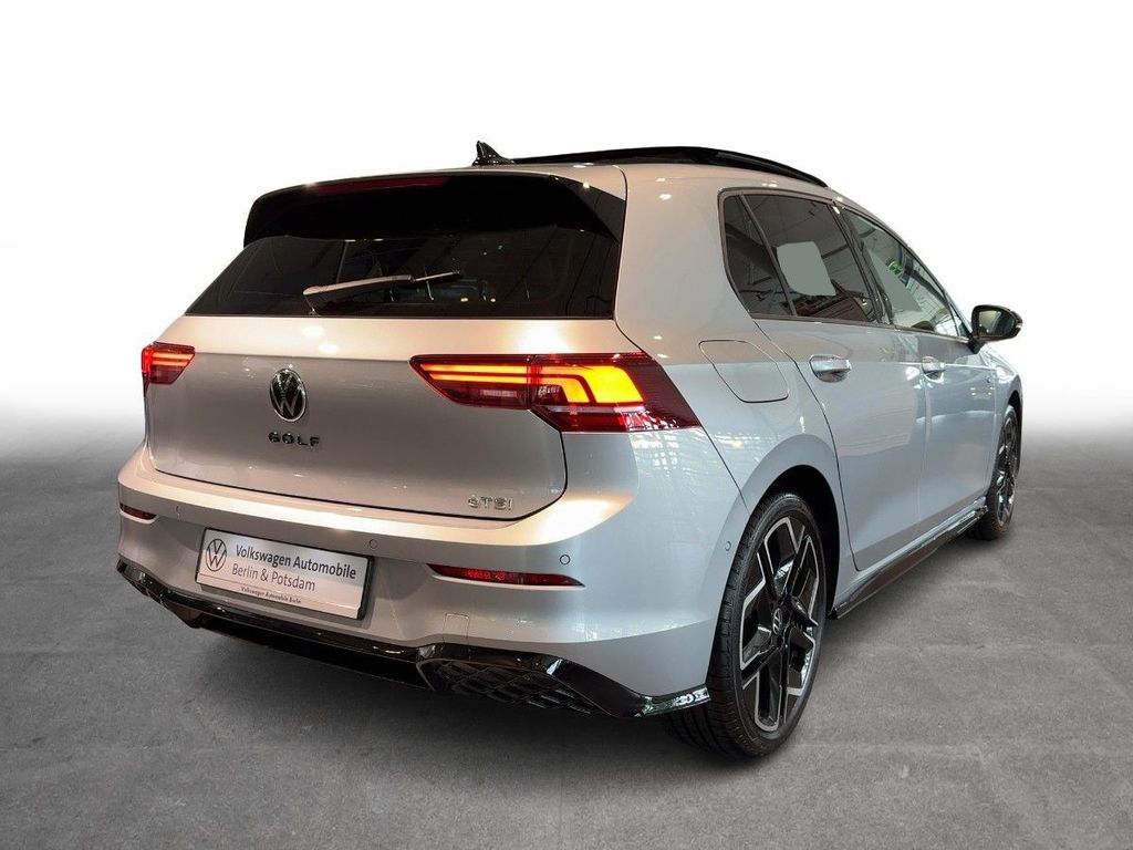 Volkswagen Golf 2025 г. Серебристый, пробег 18960 км