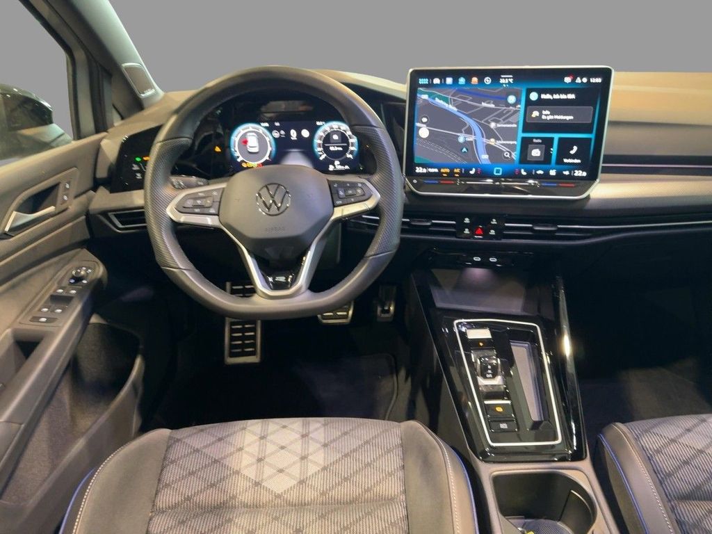 Volkswagen Golf 2025 г. Серебристый, пробег 18960 км