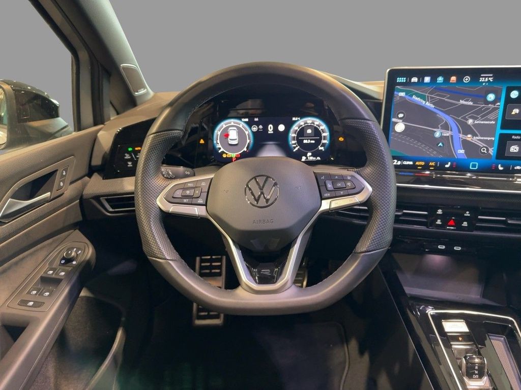 Volkswagen Golf 2025 г. Серебристый, пробег 18960 км
