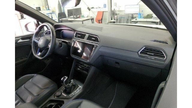 Volkswagen Tiguan 2023 г. Белый, пробег 33625 км