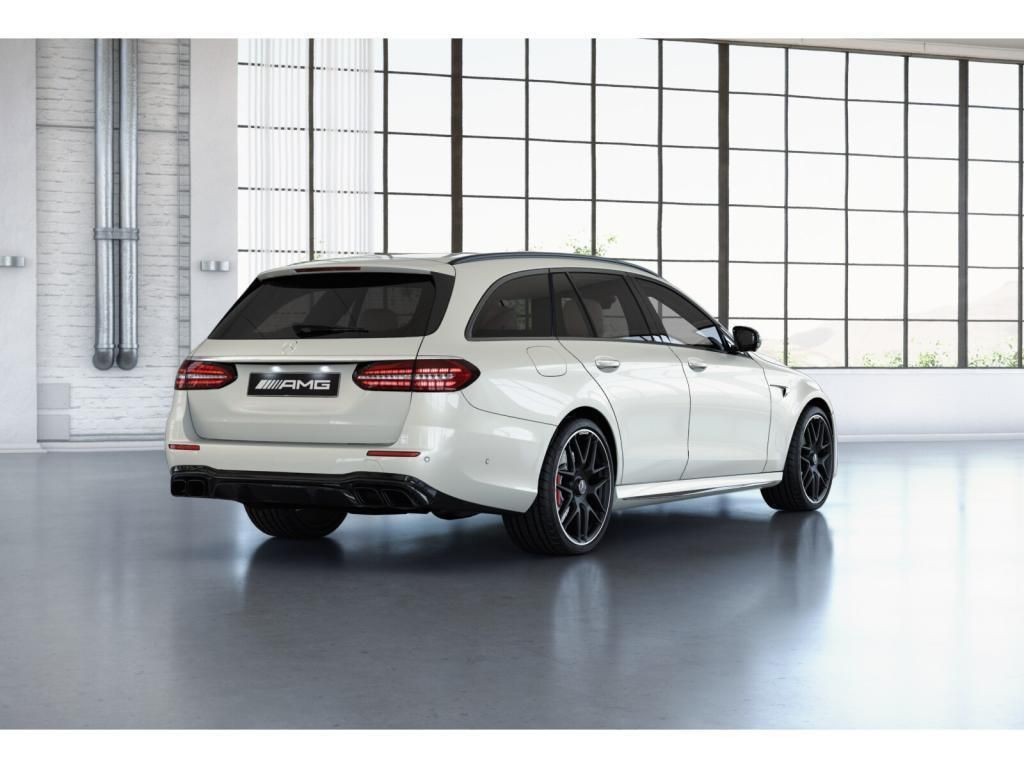 Mercedes-Benz State Glow 2023 г. Белый, пробег 45980 км