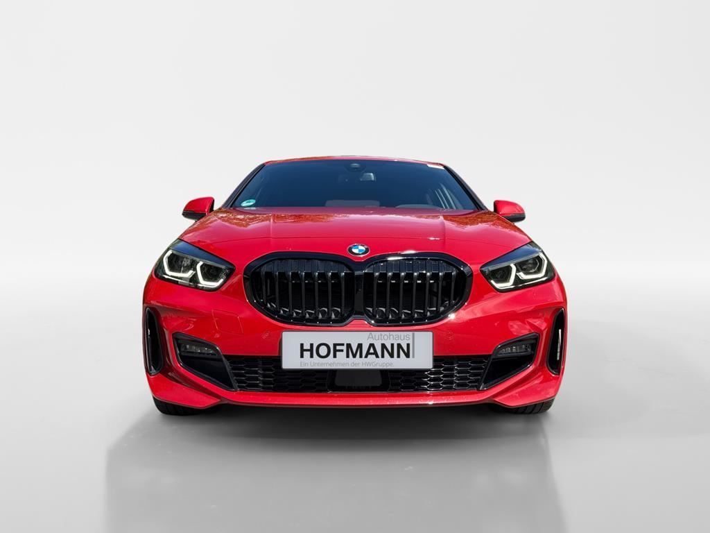 BMW 120 2023 г. Красный, пробег 29300 км