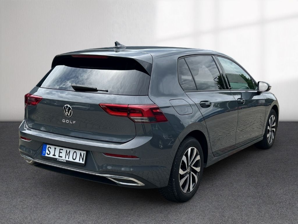 Volkswagen Golf 2023 г. Серый, пробег 48137 км