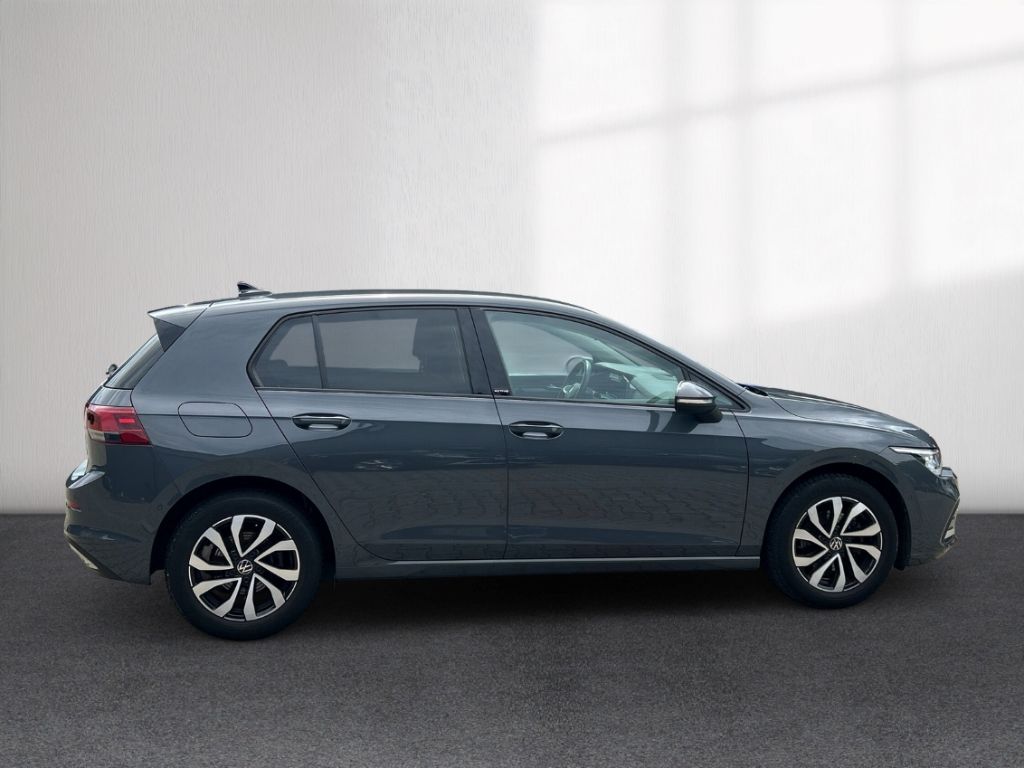 Volkswagen Golf 2023 г. Серый, пробег 48137 км