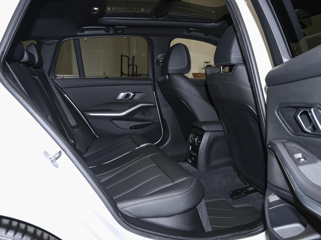 BMW 320 2024 г. Белый, пробег 50256 км