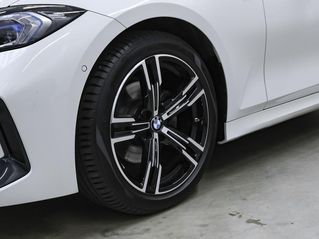 BMW 320 2024 г. Белый, пробег 50256 км